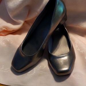 Life Stride Gold Shoes